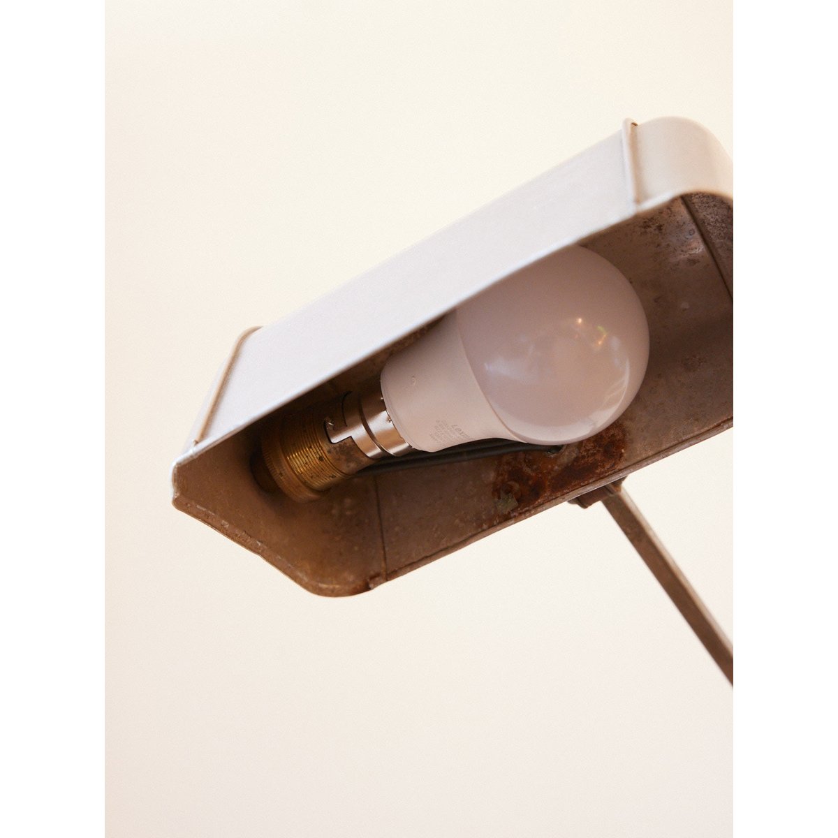 Lampe de bureau en métal vintage Julia N°1064 - Bon état argenté, DEBONGOUT