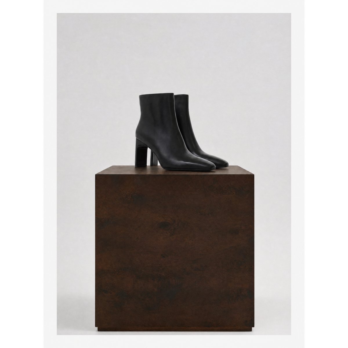 Bottines à talon droit et bout effilé NIELS noir, MI MAI