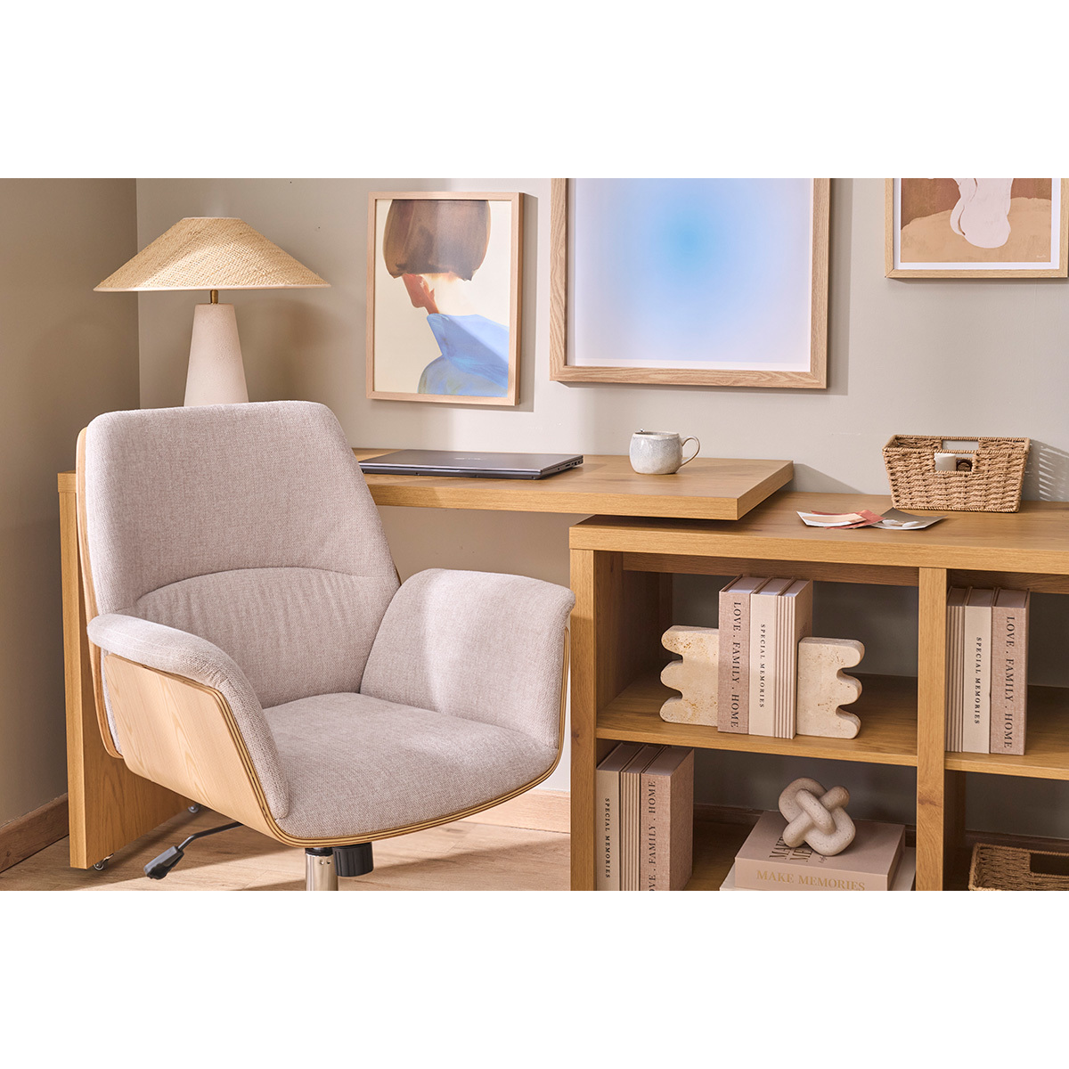 Chaise de bureau à roulettes en tissu effet velours texturé beige, bois clair et métal chromé HELIOS beige, MILIBOO