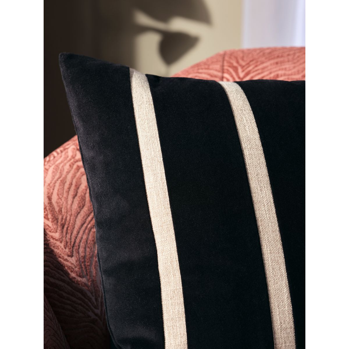 Coussin rayé en velours 50 x 50 cm noir/blanc, NEXT
