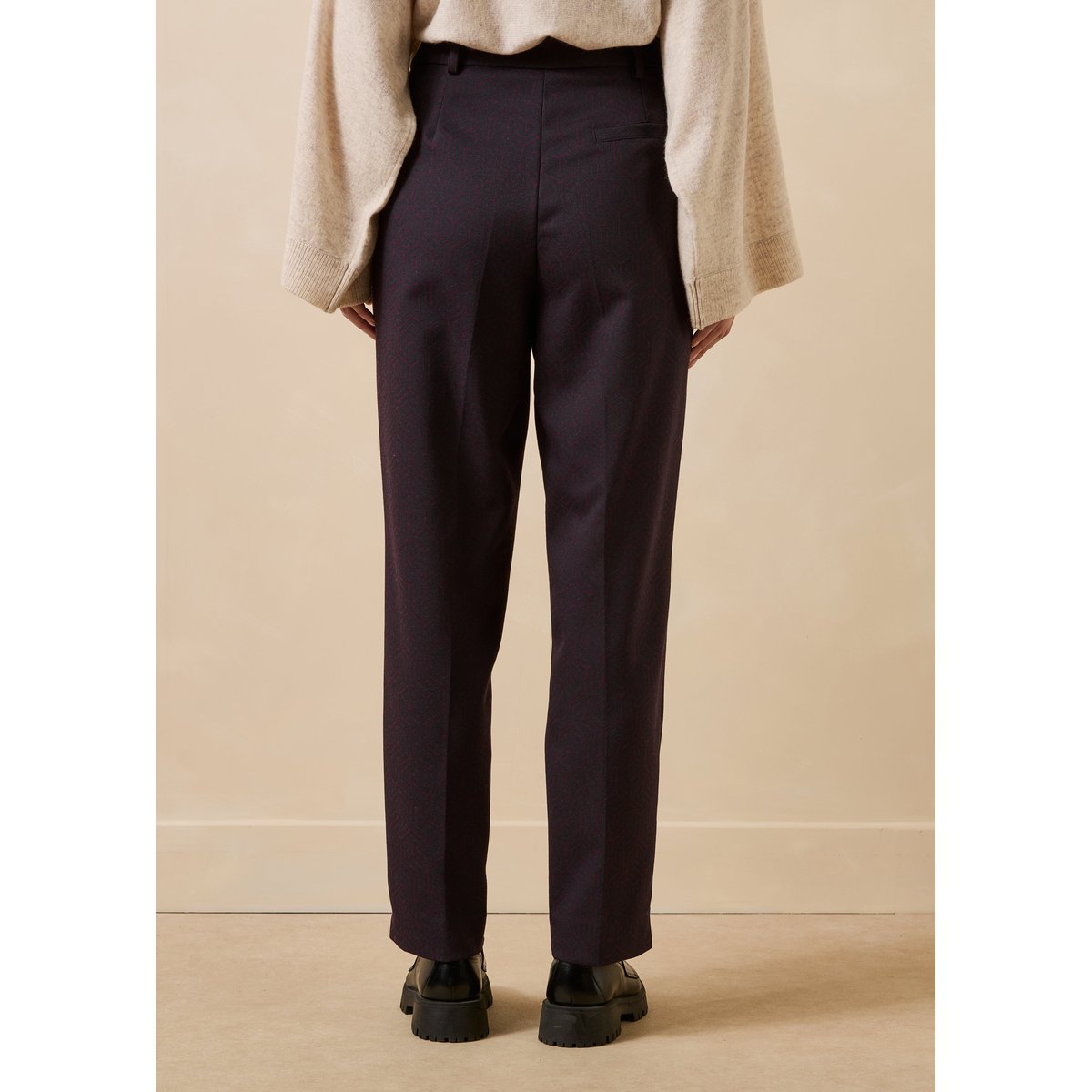 Pantalon carotte en jacquard aubergine/encre, LA FEE MARABOUTEE