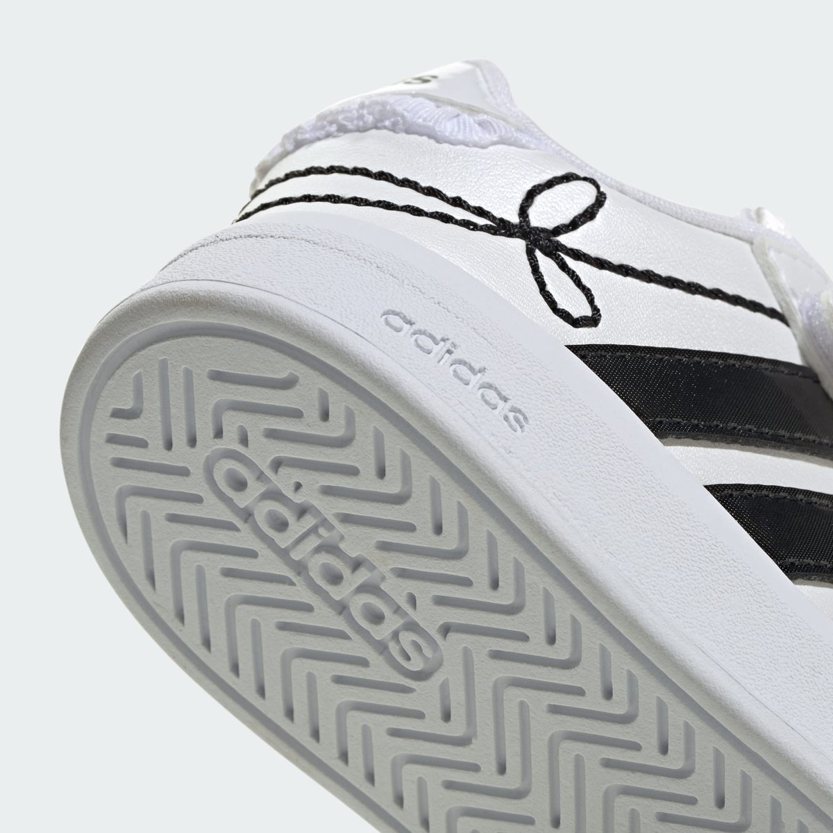 Chaussure Grand Court 3.0 Bébés Filles Chaussure Grand Court 3.0 Bébés Filles cloud white / core black / hi-res yellow, ADIDAS SPORTSWEAR