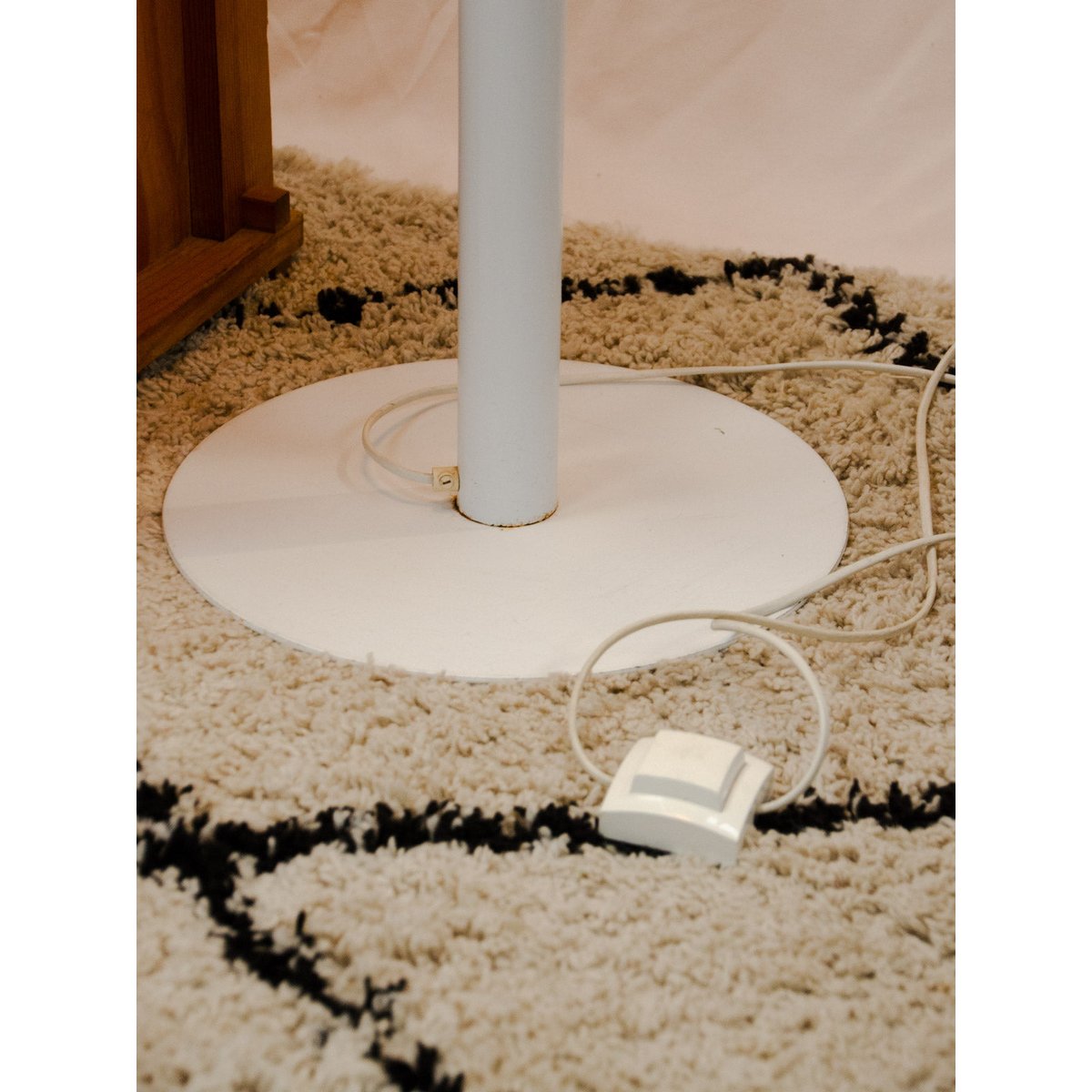 Lampadaire en métal blanc Julien N°433 - Bon état blanc, DEBONGOUT