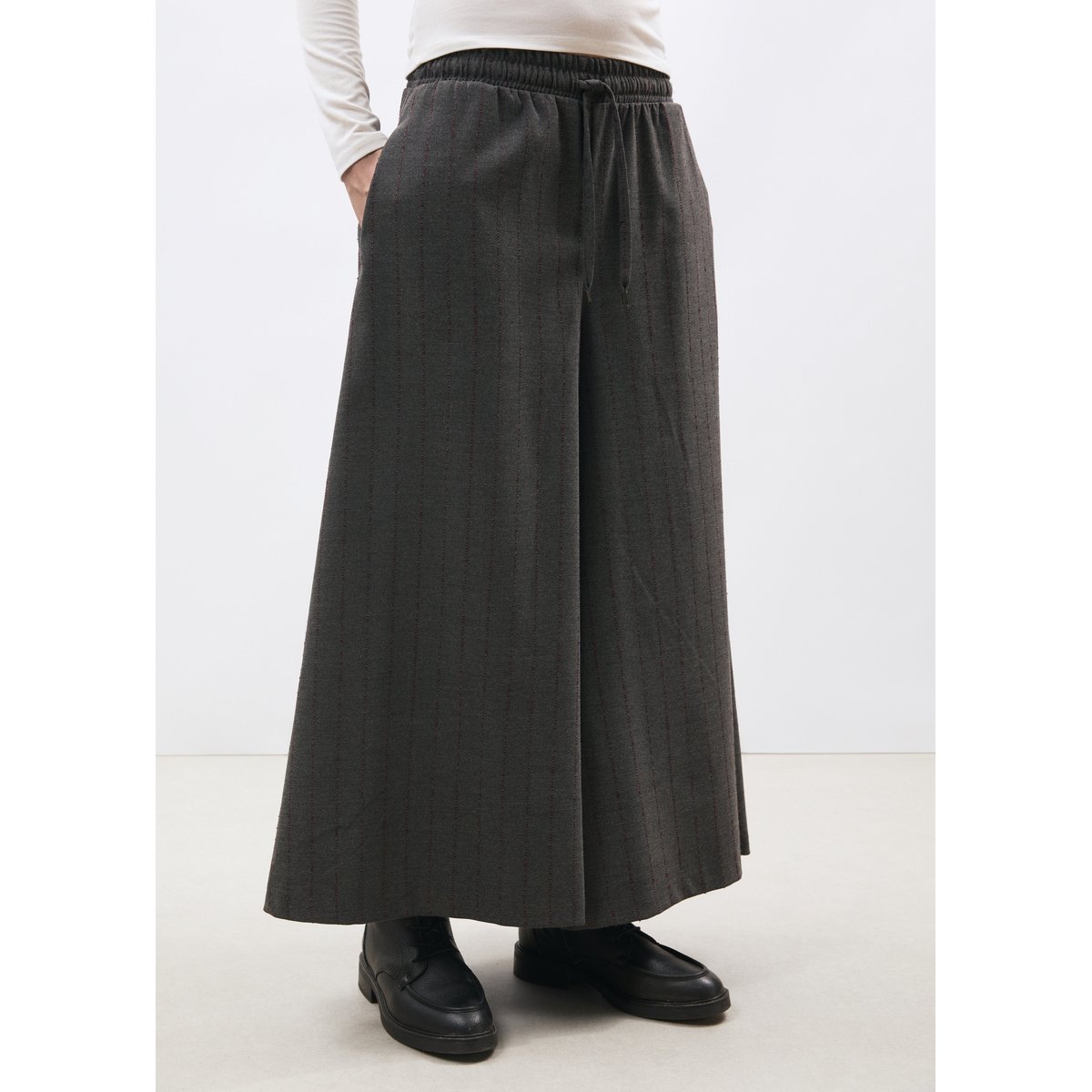 Pantalon large à rayures en flanelle anthracite/bordeaux, HUMILITY