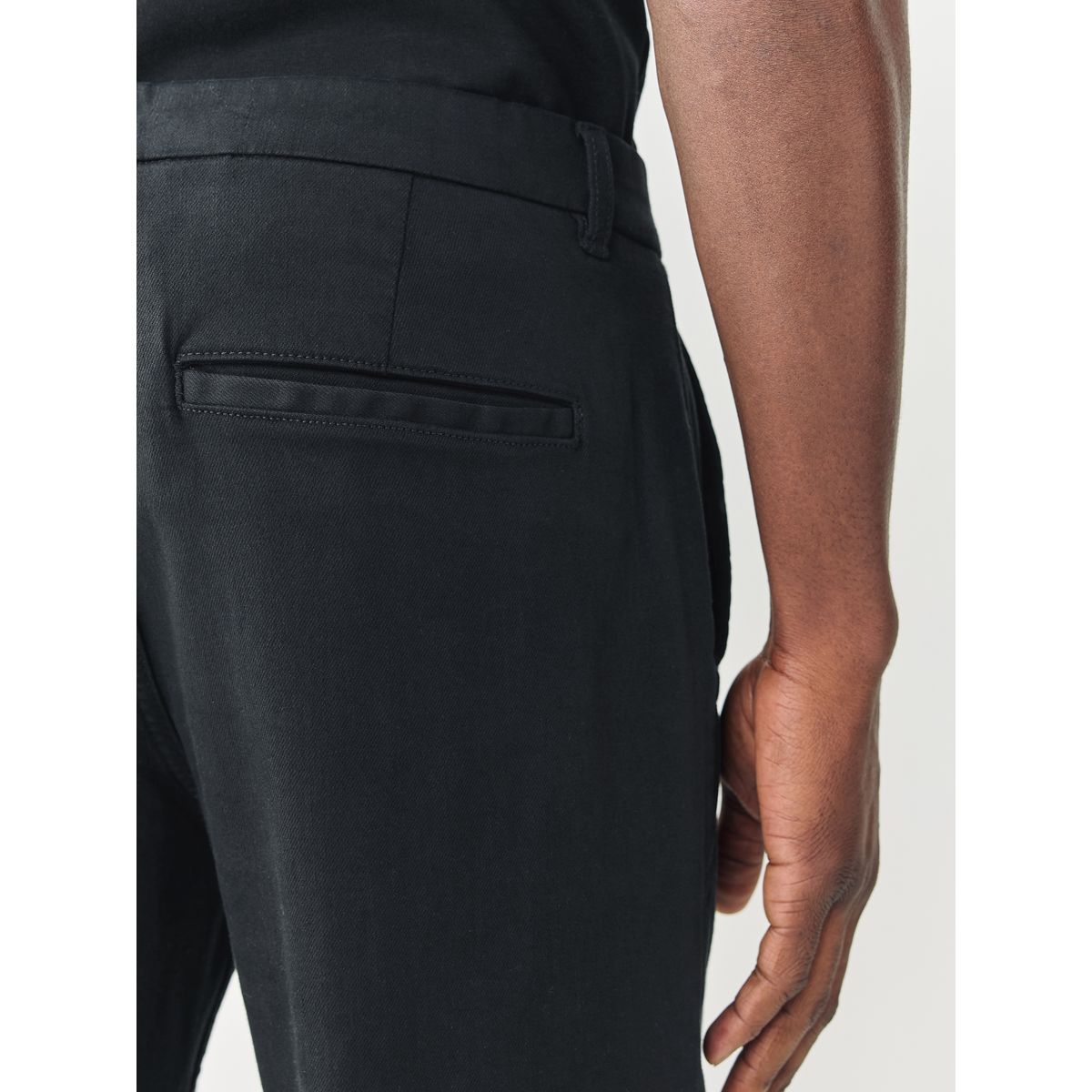 Pantalon chino motionflex noir, NEXT