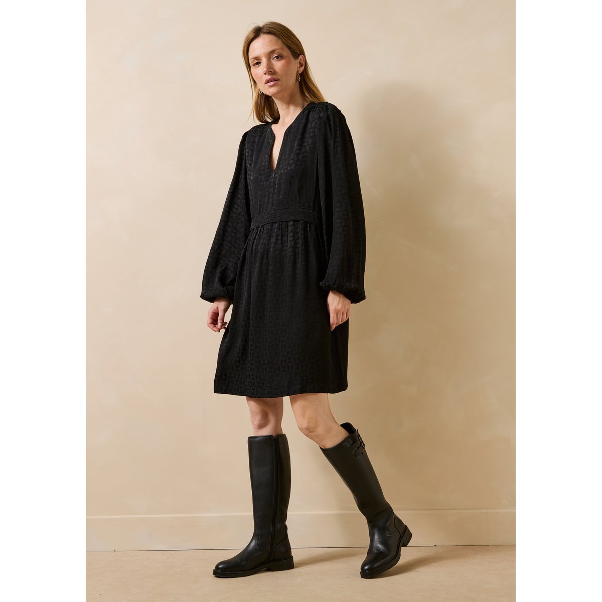 Robe courte manches longues encolure tunisienne noir, LA FEE MARABOUTEE