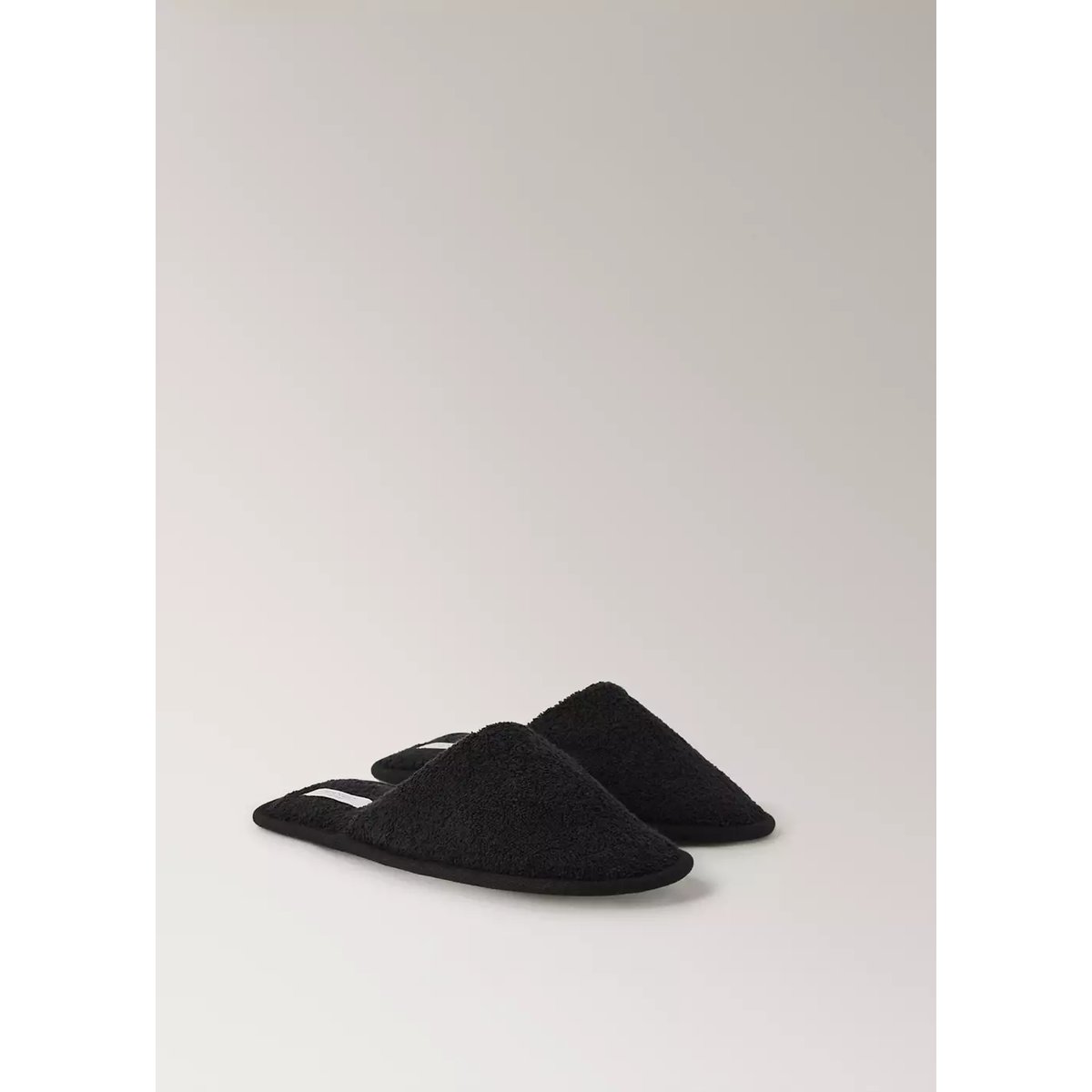 Baskets en tissu éponge avec détail passepoilé noir, MANGO HOME