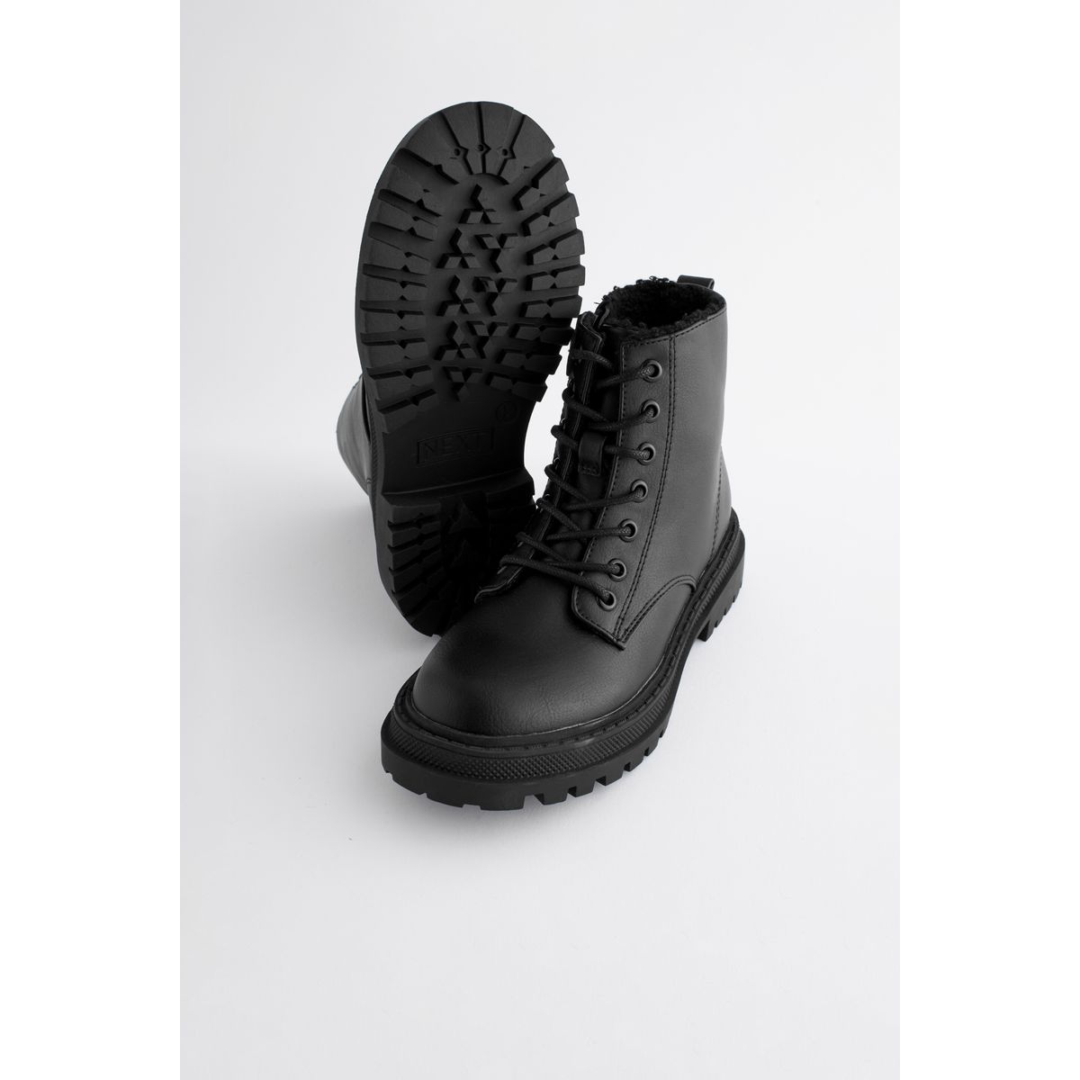 Bottines fourrées à lacets coupe classique noir mat, NEXT