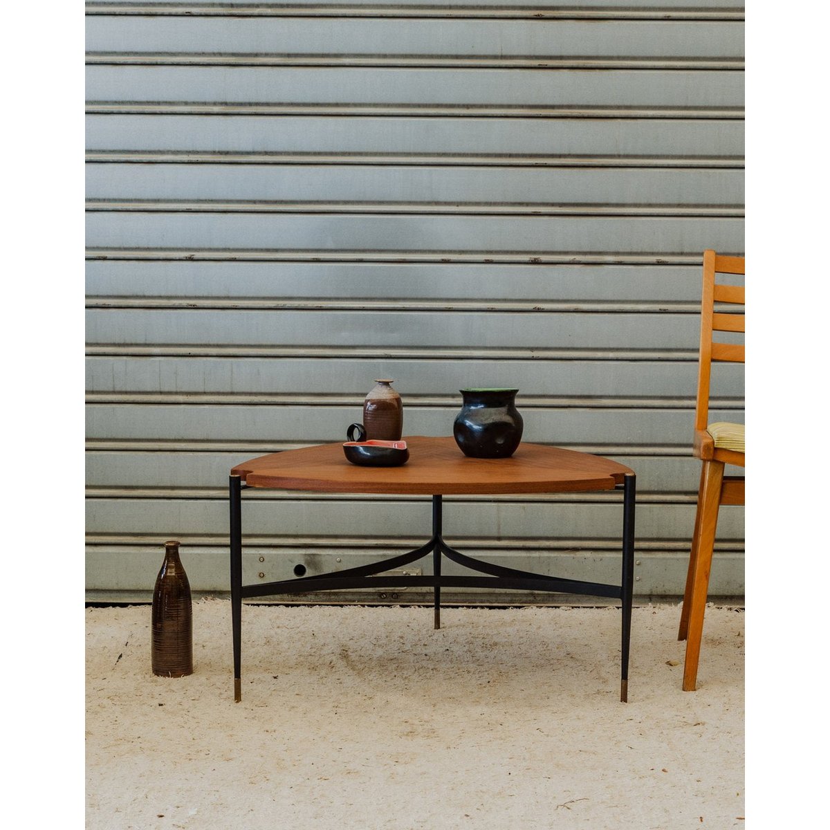 Table basse en bois et métal noir Donna N°1647 - Bon état bois foncé, DEBONGOUT