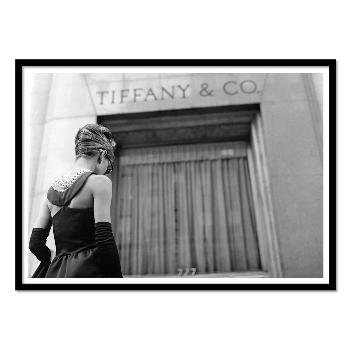 Affiche d'art - Audrey Hepburn at Tiffany and Co - 1961 couleur unique, WALL EDITIONS