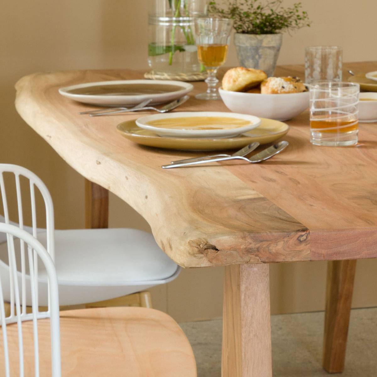 Table à manger en bois d'acacia LORIANE bois clair, MADE IN MEUBLES