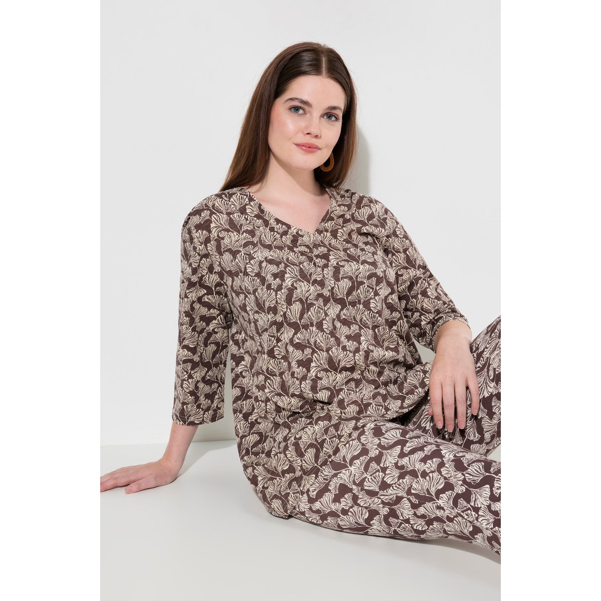 T-shirt col en V et manches 3/4, coton bio taupe foncé, ULLA POPKEN