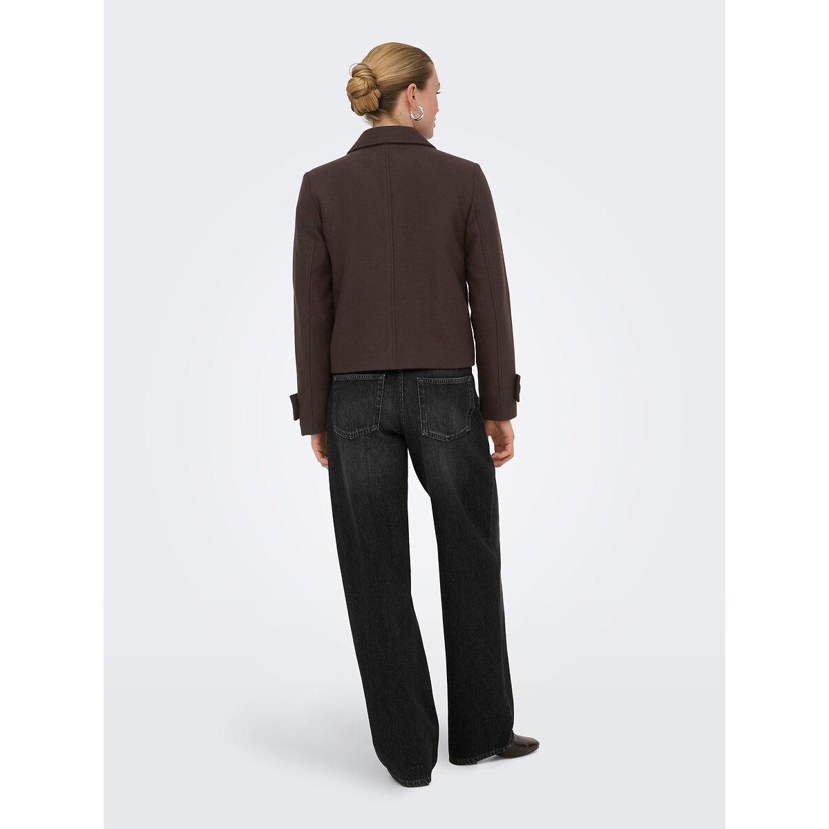 Cappotto corto con colletto tailleur, abbottonato marrone cioccolato, ONLY