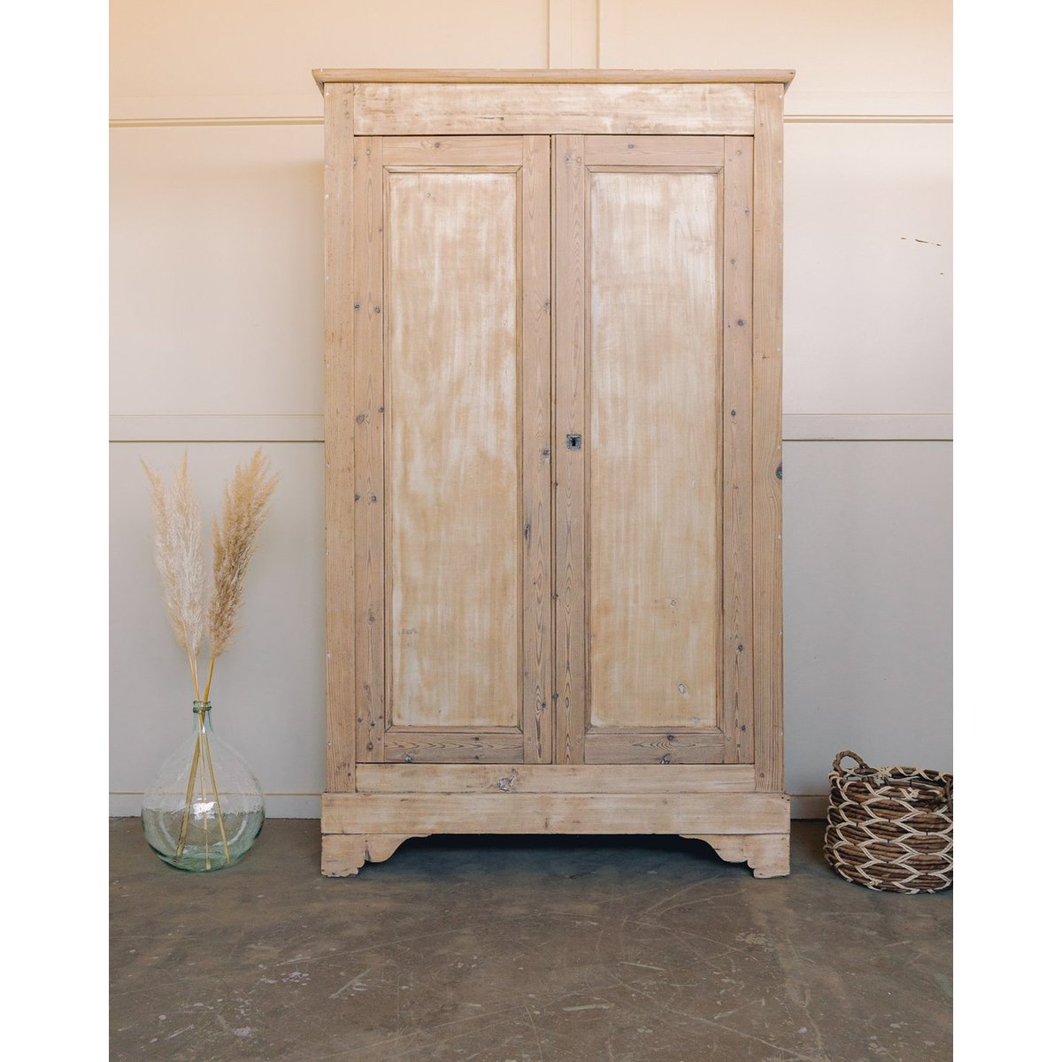 Armoire de campagne en bois clair rénovée Blandine N°501 - Bon état bois clair, DEBONGOUT