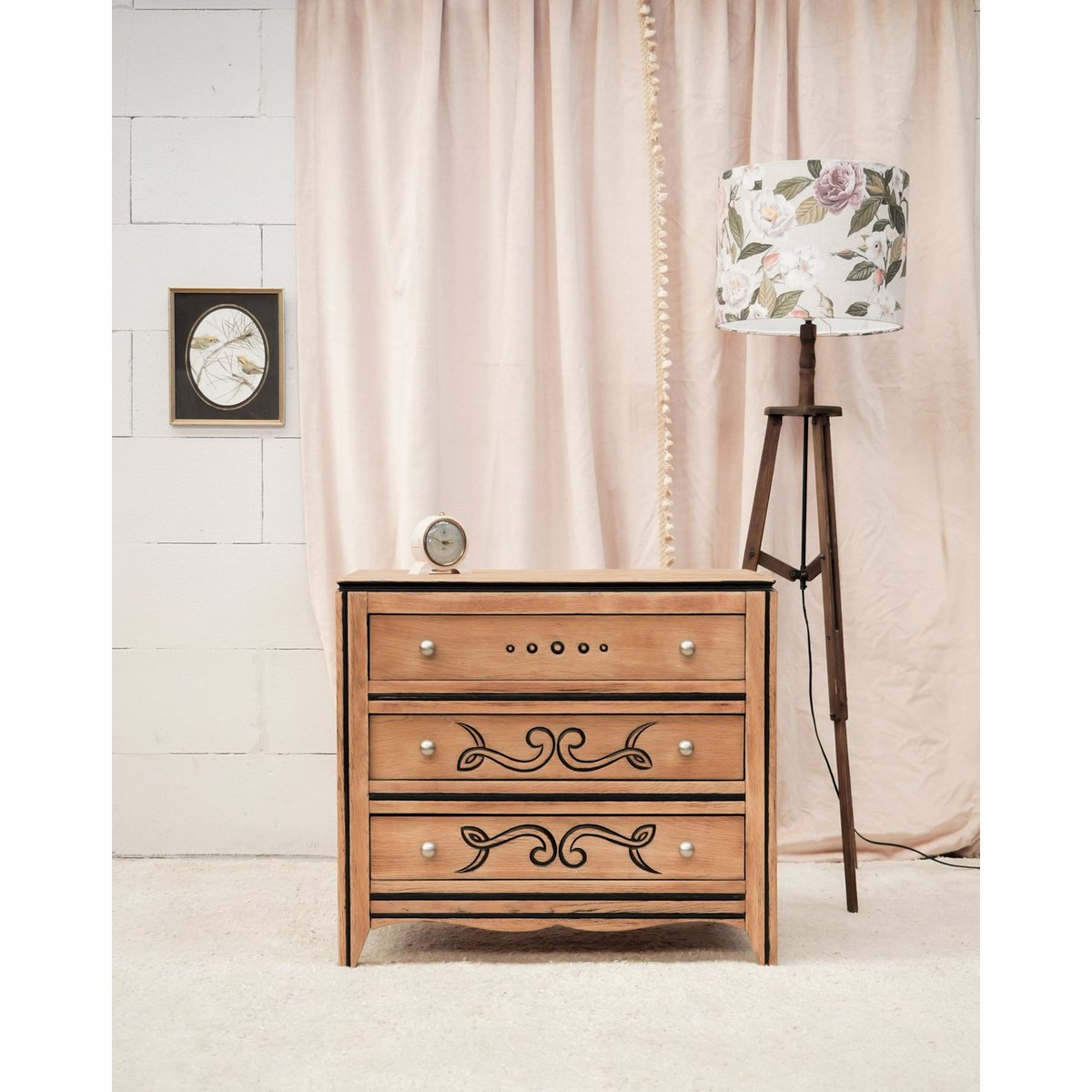 Commode en bois et motifs Olga N°1096 - Bon état bois clair, DEBONGOUT