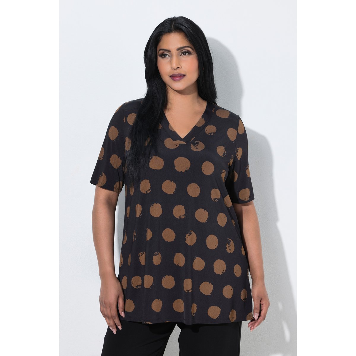 T-shirt au tombé fluide, motif à pois noir, ULLA POPKEN