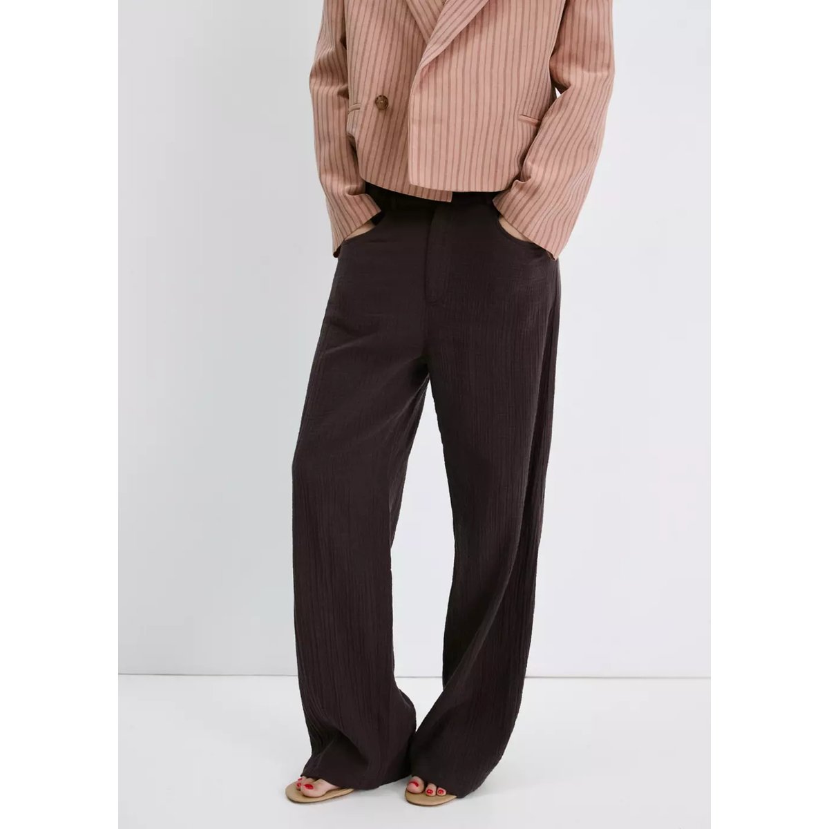 Pantalon droit plissé chocolat, MANGO