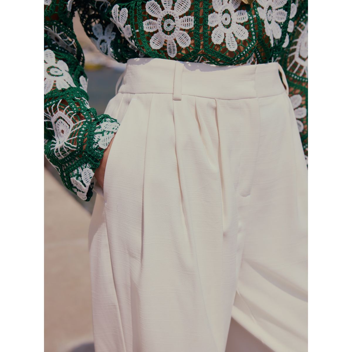 Pantalon ajusté à jambes bouffantes écru, NEXT