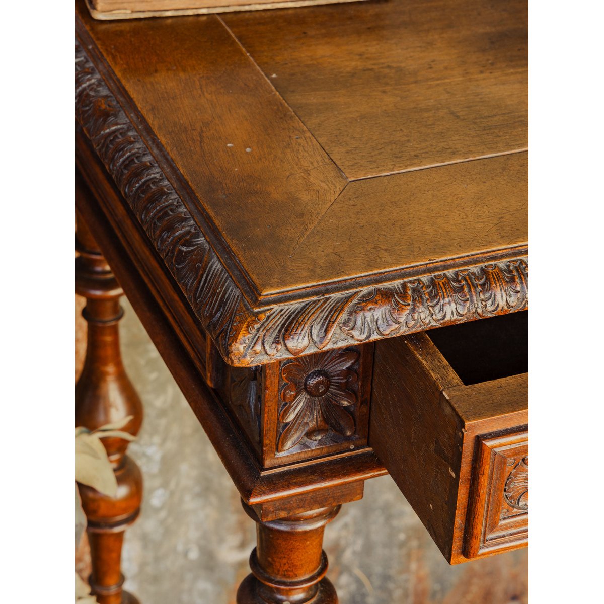 Table d'appoint en bois Francine N°1674 - Bon état bois foncé, DEBONGOUT