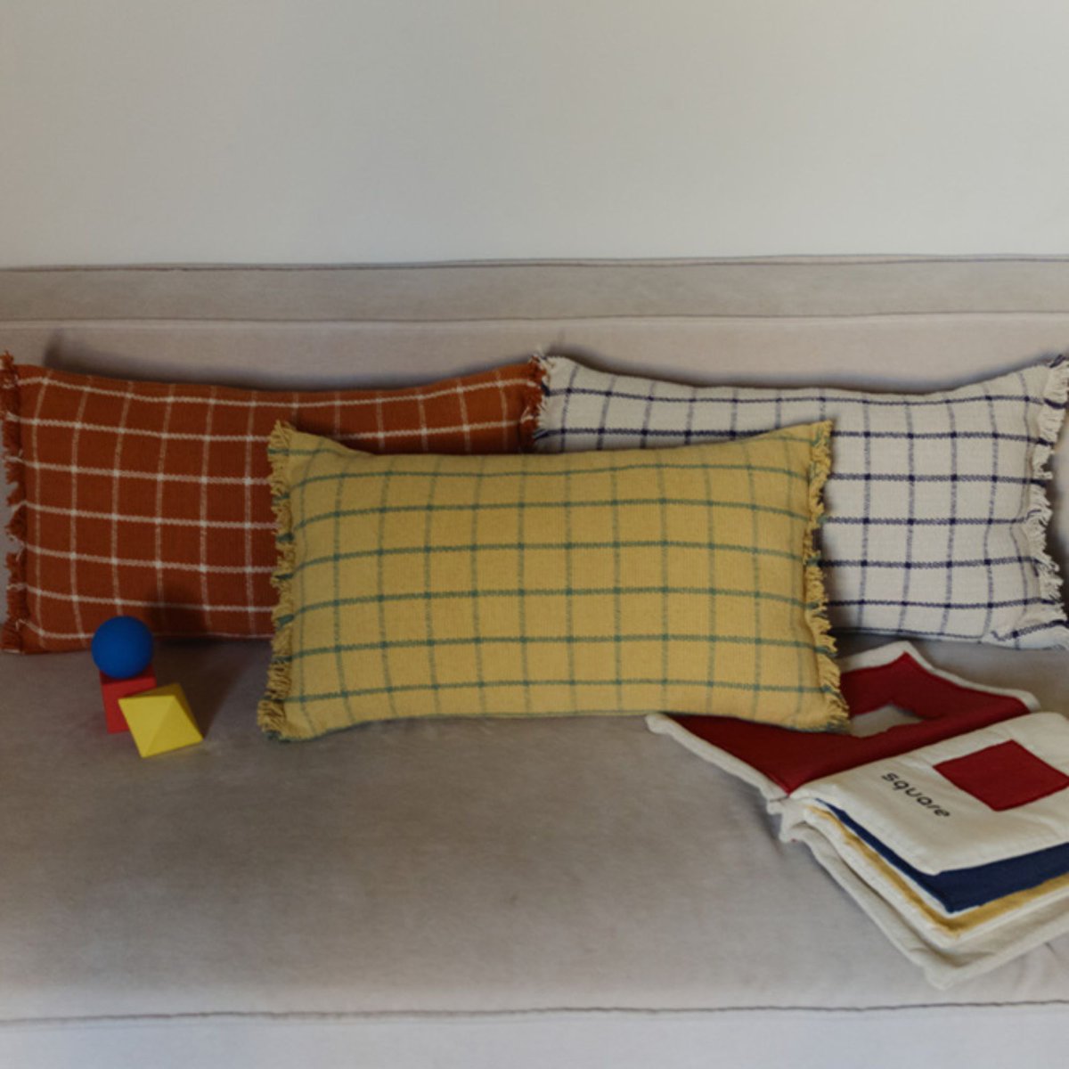 Bloc géobloc de coussin LESS IS MORE bleu marine, naturel, LORENA CANALS