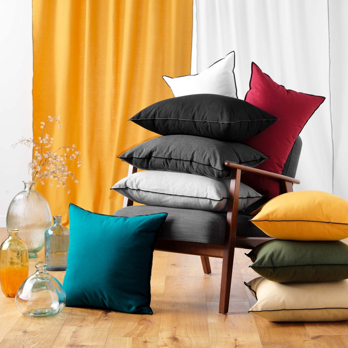 Coussin avec surjet en coton recyclé gris anthracite, DOUCEUR D'INTÉRIEUR