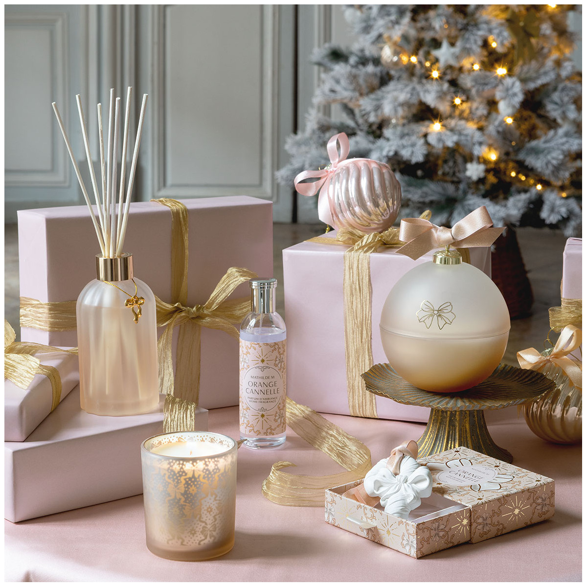 Bougie boule 210 g parfum Orange Cannelle RUBANS DE FÊTE orange, MATHILDE M