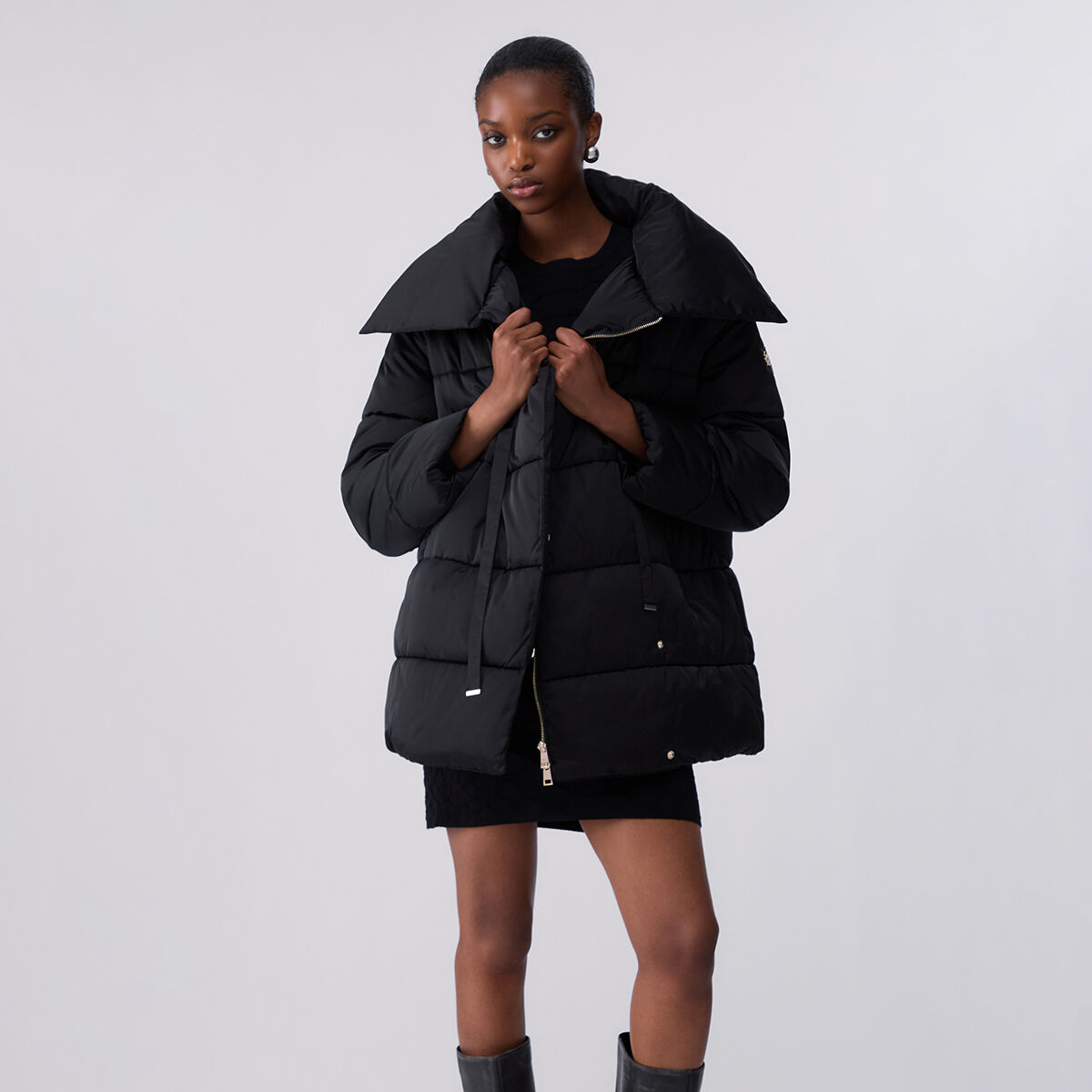 Blouson matelassé over en nylon brillant noir, LIU JO