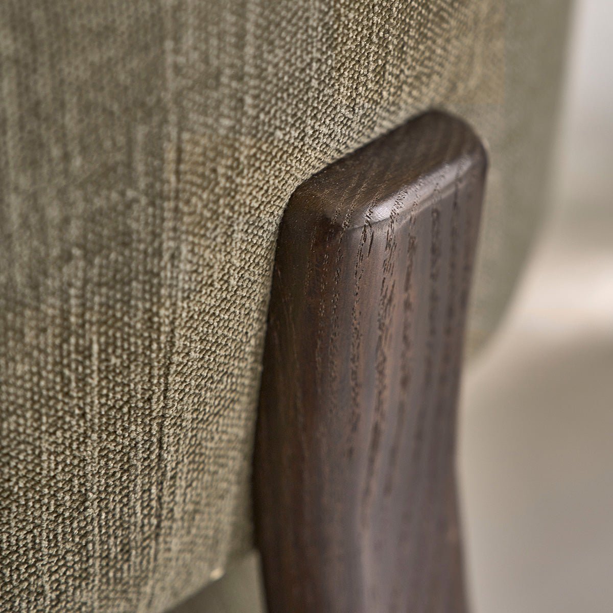 Fauteuil en bois massif et tissu HENRI kaki, BERAH GETAH