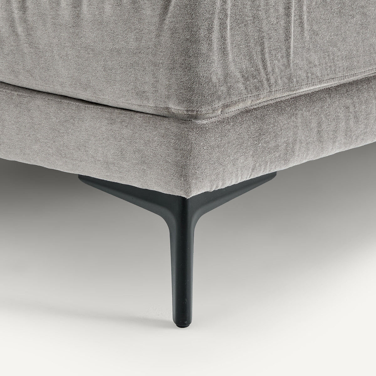 Méridienne en velours stone, MODERNISTE gris souris, AM.PM X EMMANUEL GALLINA
