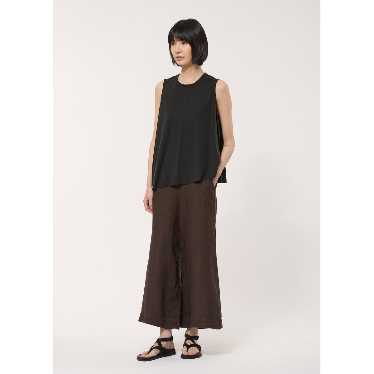 Pantalon cropped en lin chocolat, HUMILITY