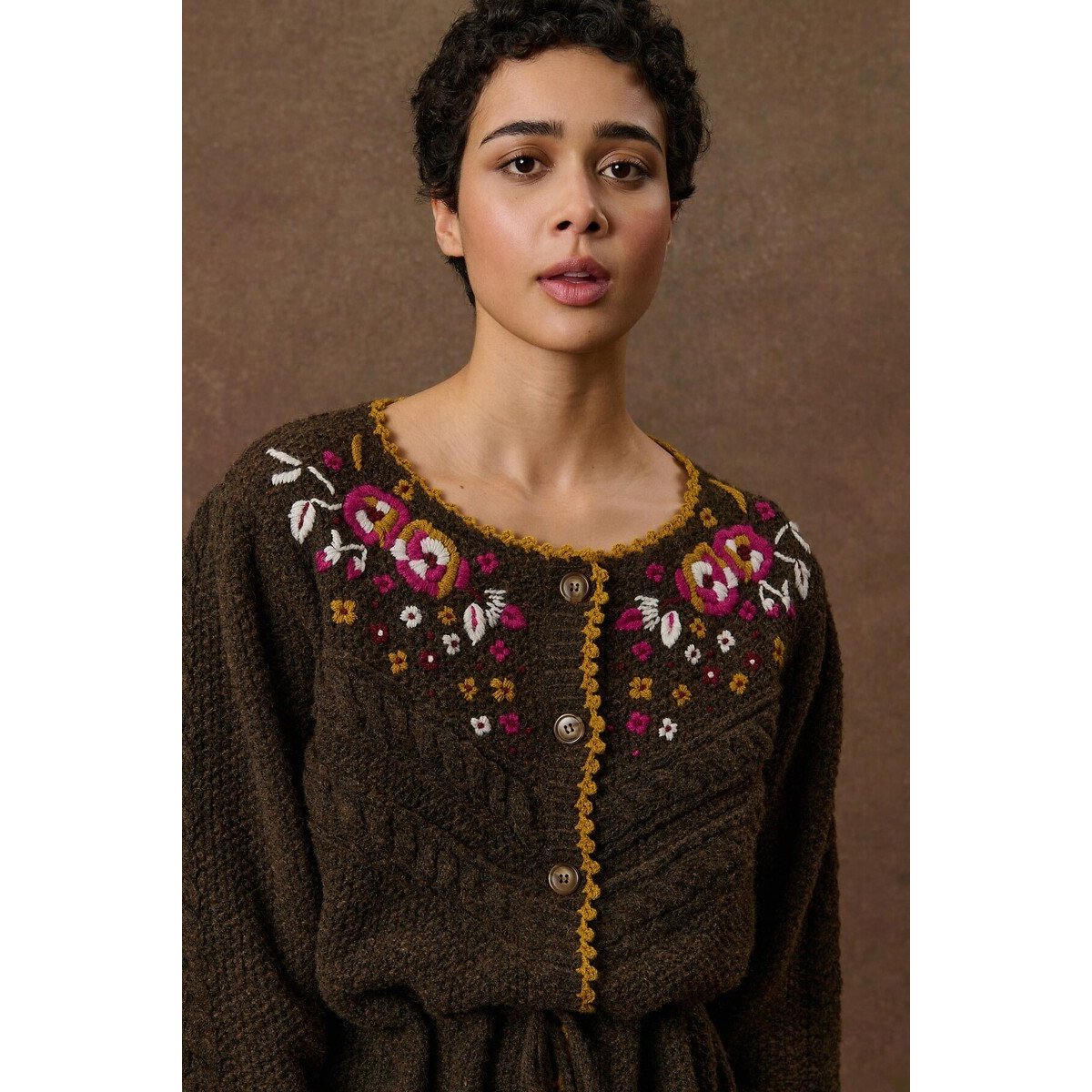 Cardigan col rond brodé, SANDYA marron, LOUISE MISHA