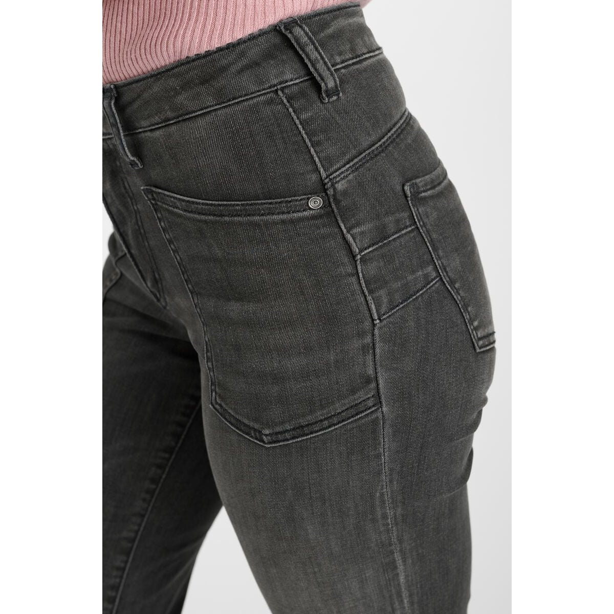 Jeans droite PULPH22, longueur 34 black / black, LE TEMPS DES CERISES