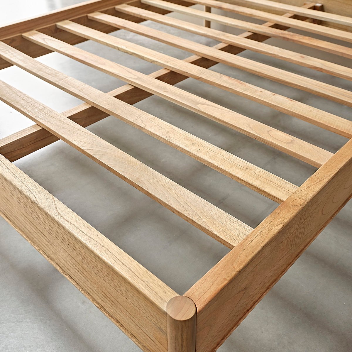 Lit en bois mindi massif 160 cm avec sommier ESMEE naturel, BERAH GETAH