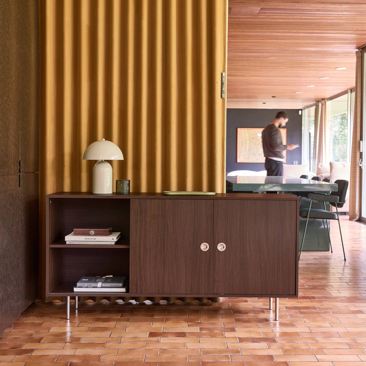 Buffet vintage décor bois et acier inoxydable 2 portes 150cm SHELBY noyer, SWEEEK