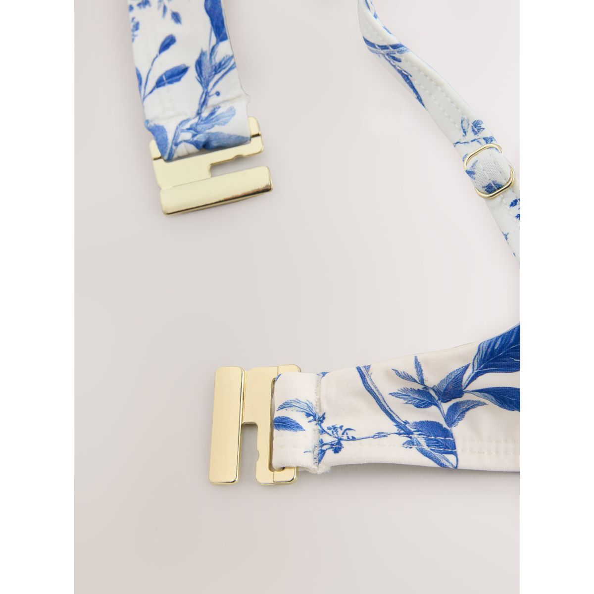 Haut de bikini bandeau à armatures crème/bleu à petits motifs floraux, NEXT