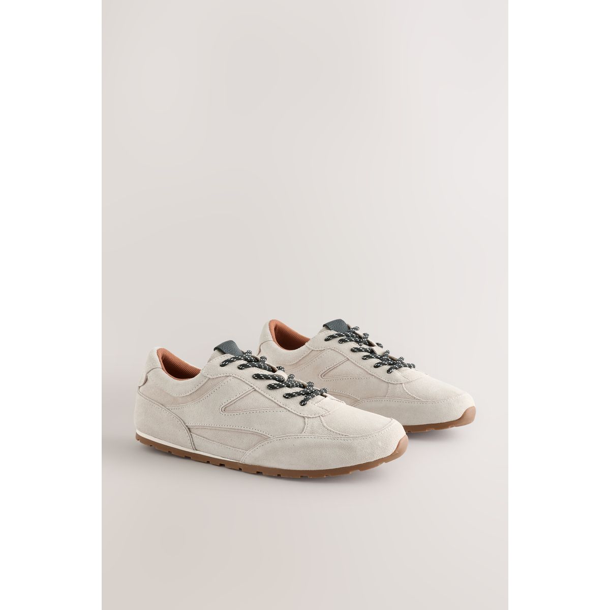 Baskets en cuir premium à lacets naturel, NEXT
