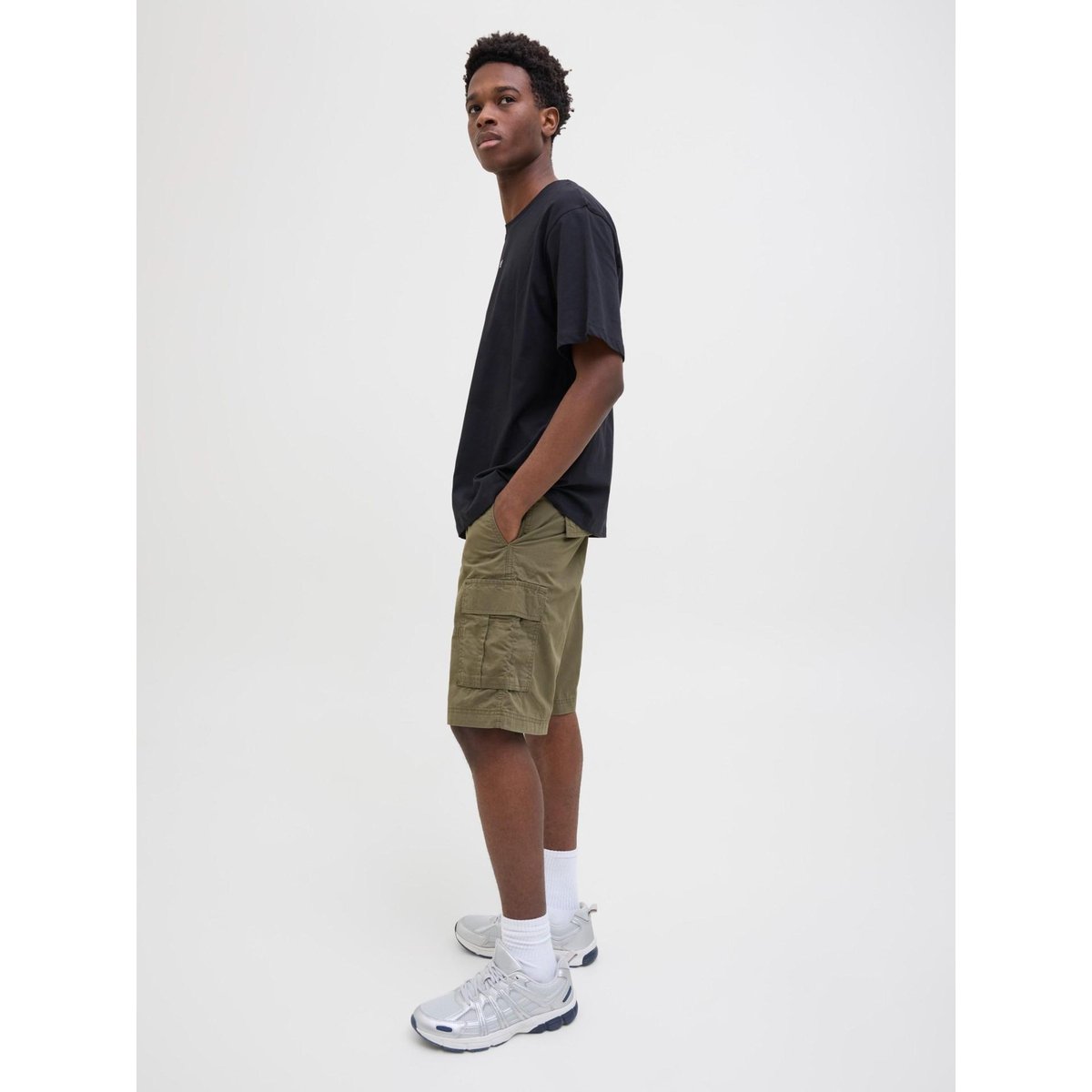 Short Cargo olive night, aprel