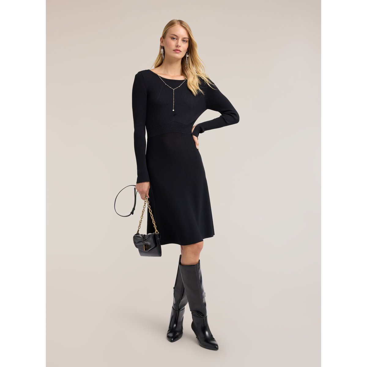 Robe évasée côtelée avec chaînette noir, MOTIVI