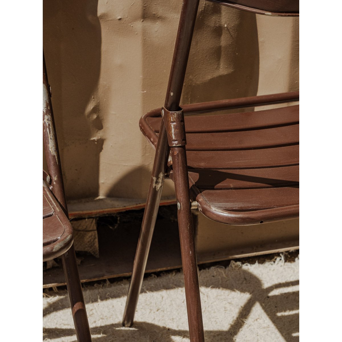 Lot de 4 chaises en métal marron Alma N°1574 - Bon état marron, DEBONGOUT