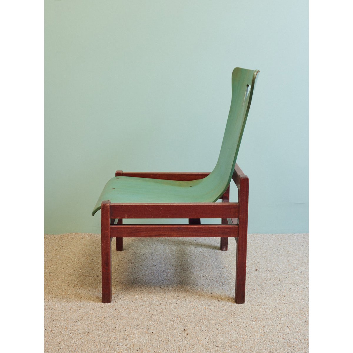 Paire de deux chaises en bois design Alma N°2024 - Bon état vert, DEBONGOUT