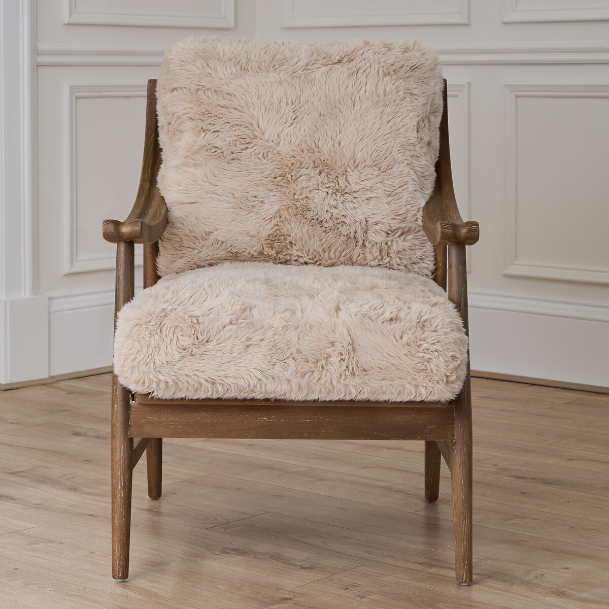 Struan Mid-Century Faux Fur Armchair with Solid Oak Frame natural, VOYAGE MAISON