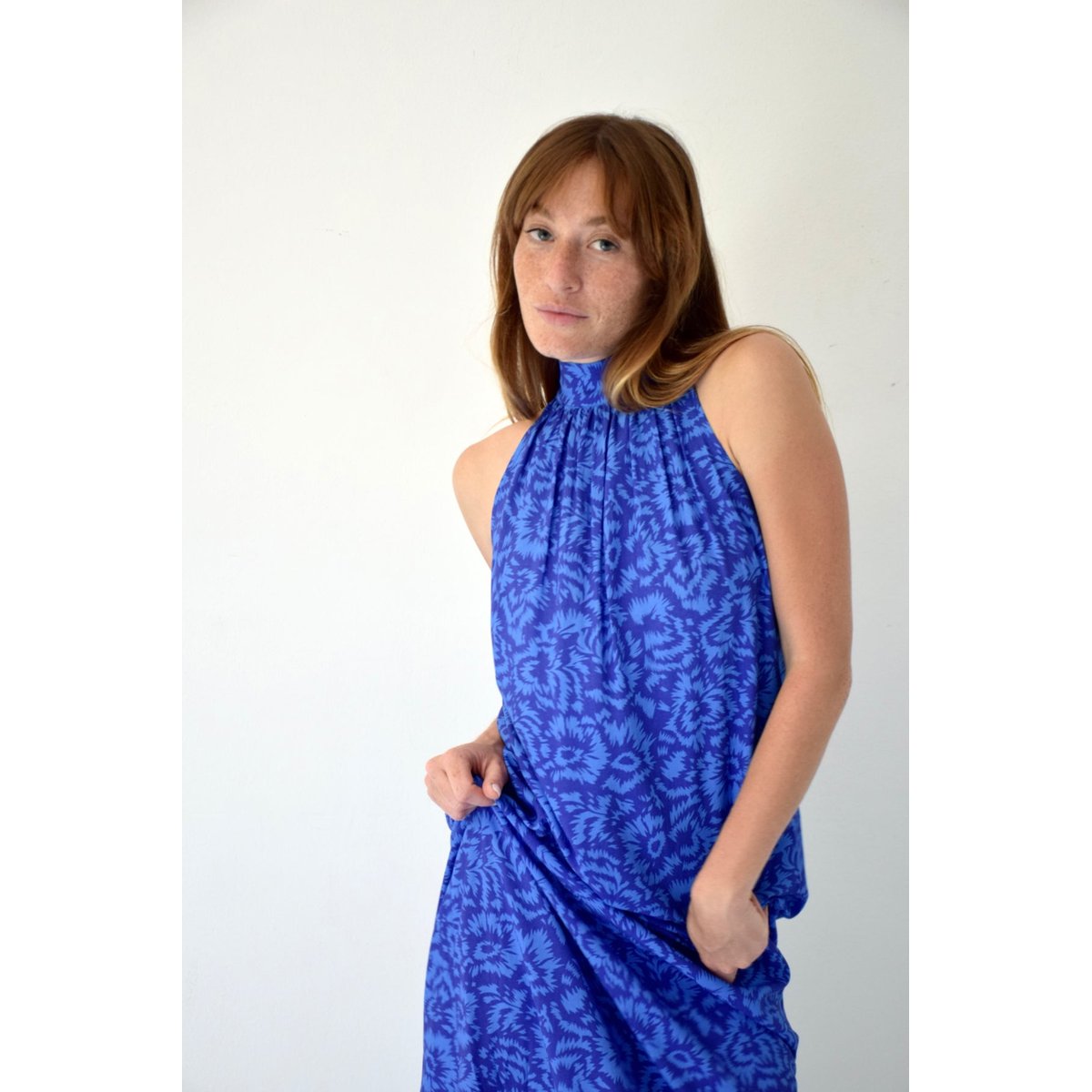 Robe longue fluide col halter SOL bleu marine, MINDTRAVELER