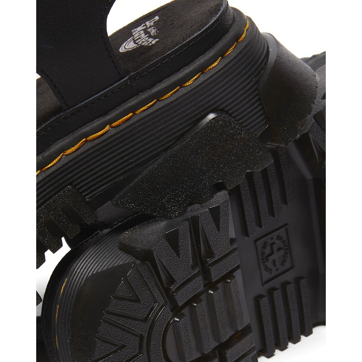Plateausandalen in Athena leer Mattison zwart, DR. MARTENS