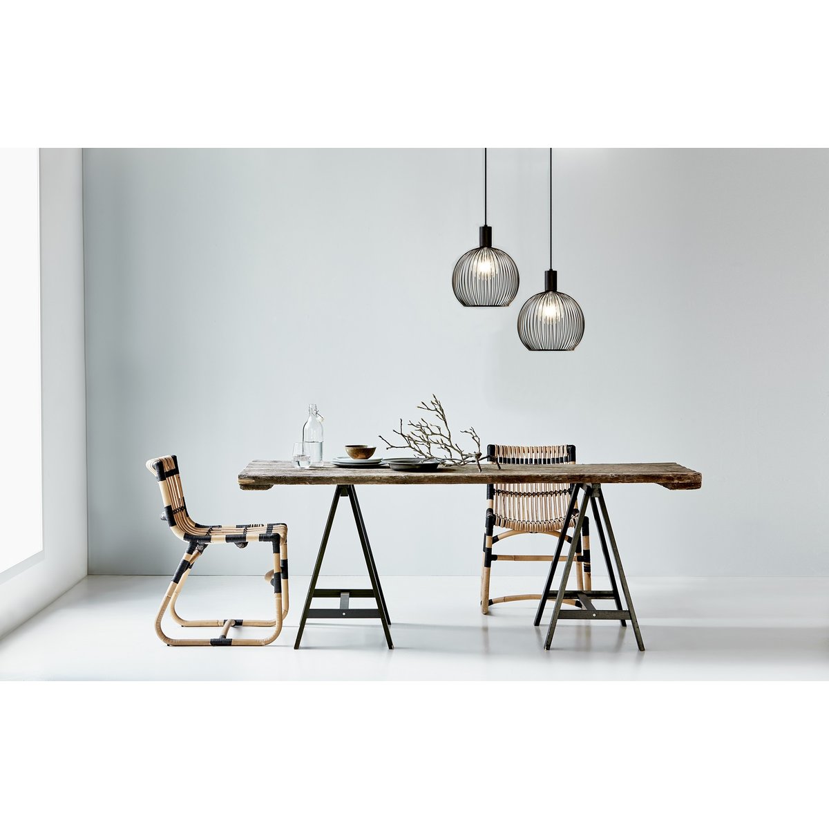 Suspension minimaliste en métal, AVER noir, DESIGN FOR THE PEOPLE