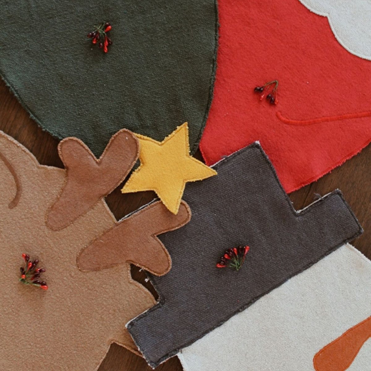 Lot de 4 sets de table de Noël XMAS CAPSULE rouge, vert canard, moutarde, gris foncé, LORENA CANALS