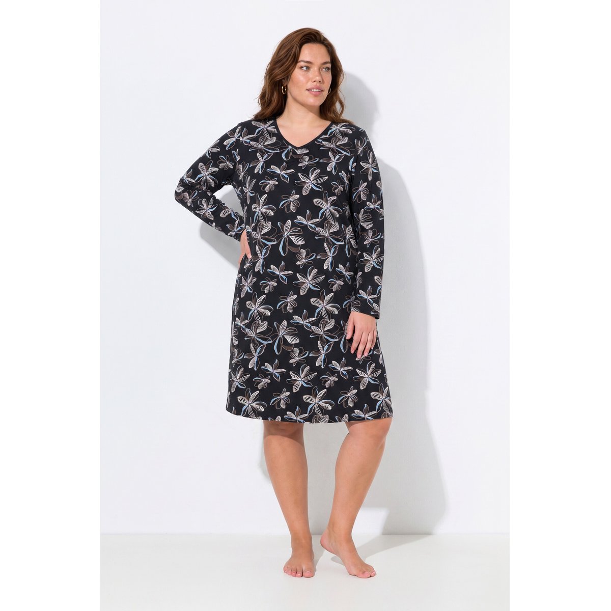 Grand T-shirt en coton bio, motif floral noir, ULLA POPKEN