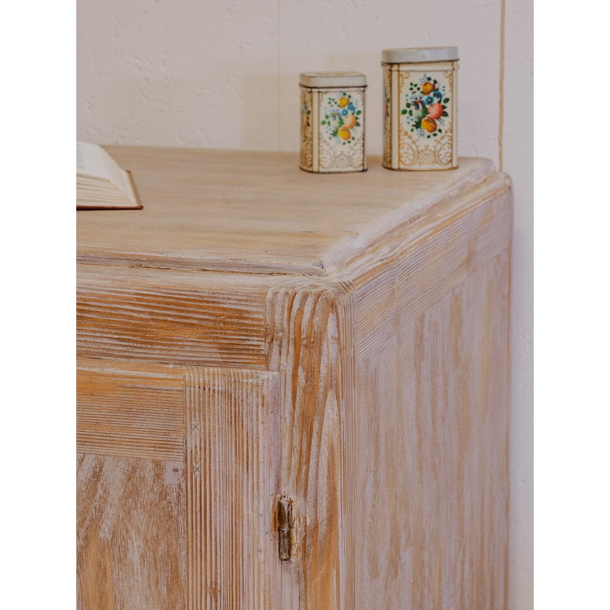 Buffet mado en bois patiné Gilbert N°743 - Bon état bois clair, DEBONGOUT