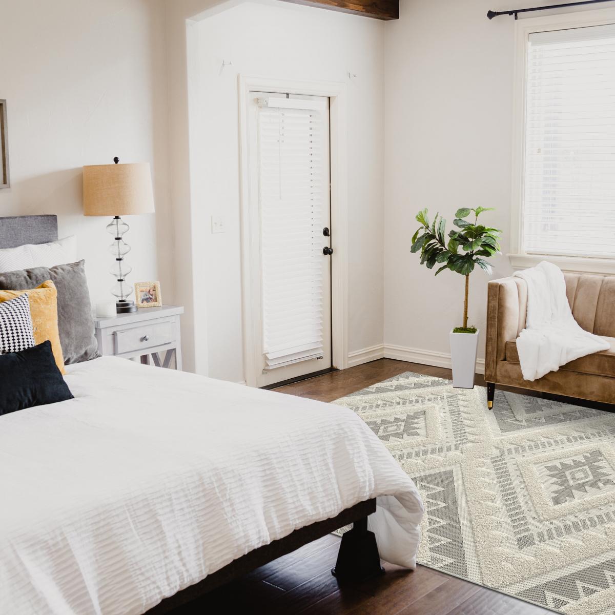 Tapis pour une chambre ou une entrée tissé motif ethnique BAIME crème, UN AMOUR DE TAPIS