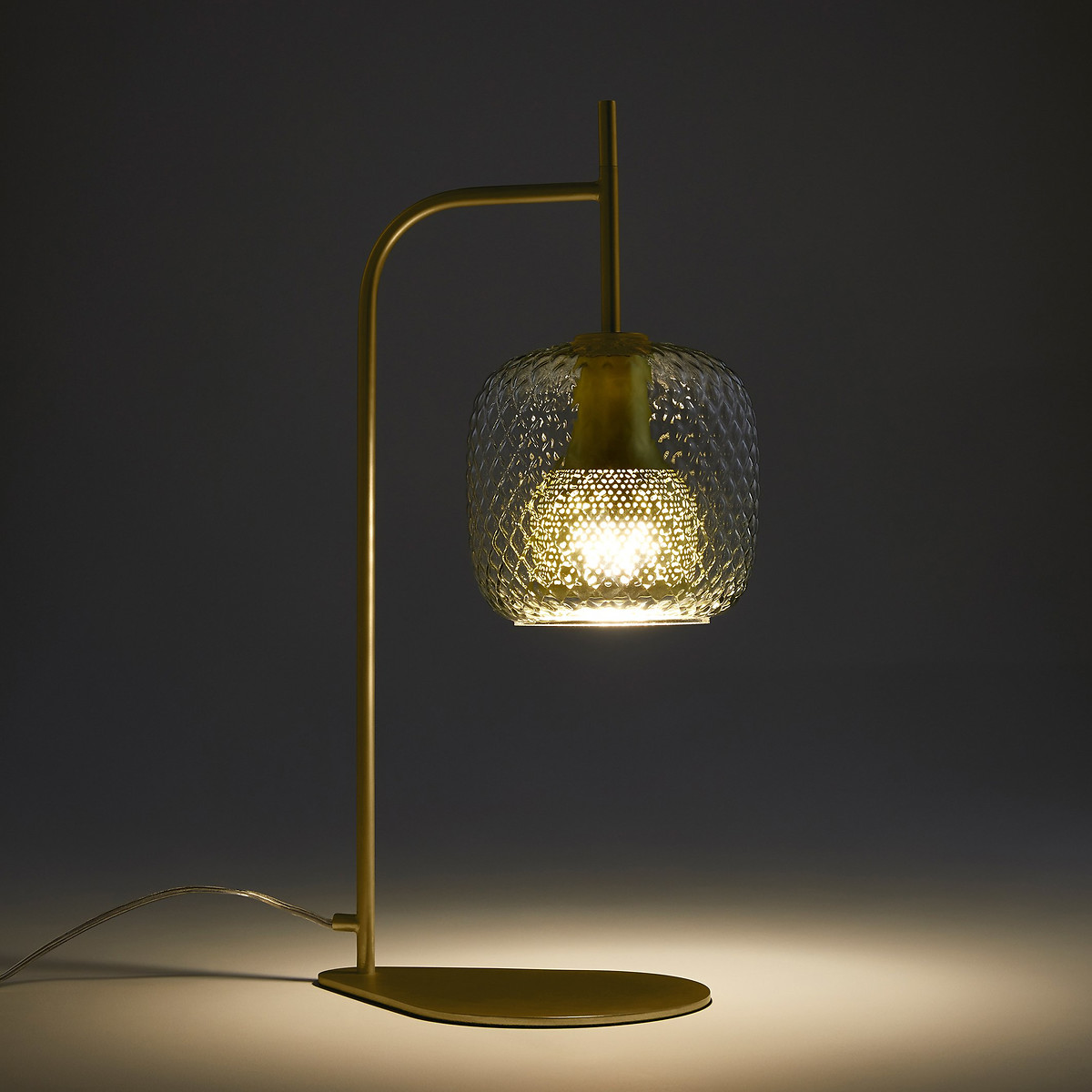 Lampe à poser, laiton et verre ciselé, MISTINGUETT laiton, AM.PM X EMMANUEL GALLINA