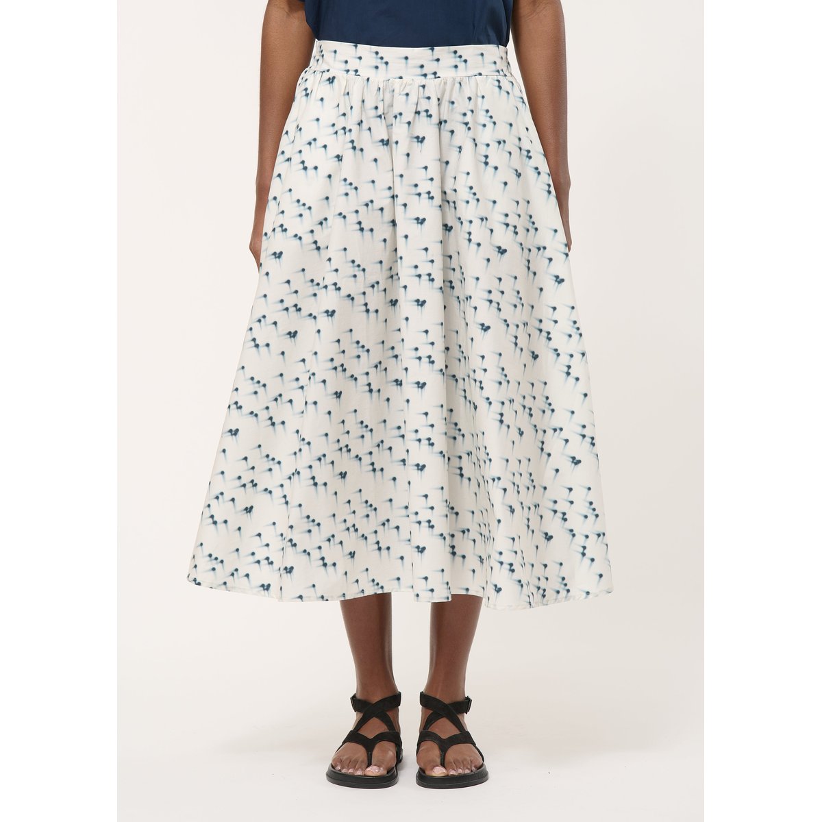 Jupe midi évasée en popeline de coton imprimée marine/off white, HUMILITY